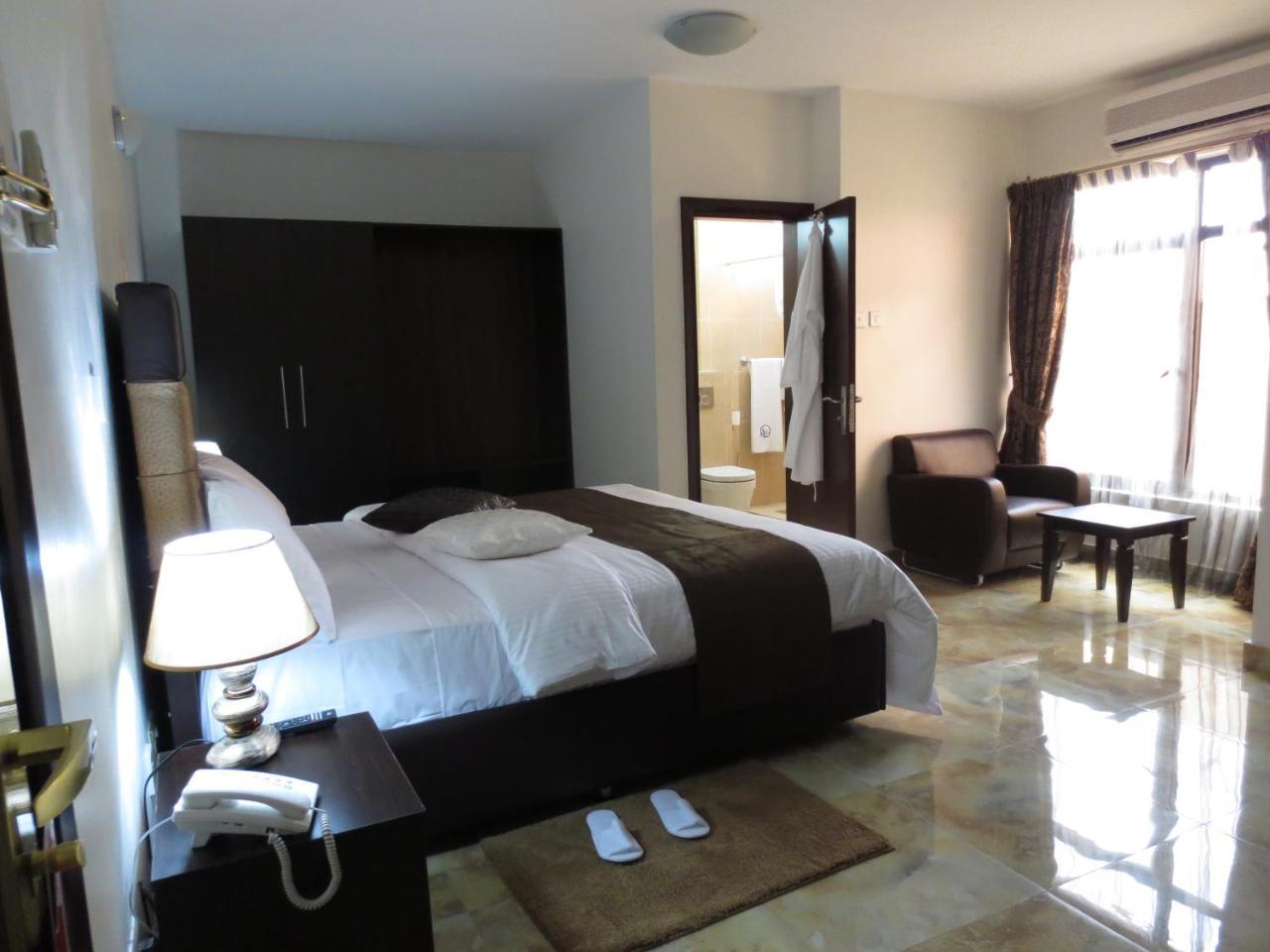 Airport Plaza Hotel Giuba Esterno foto